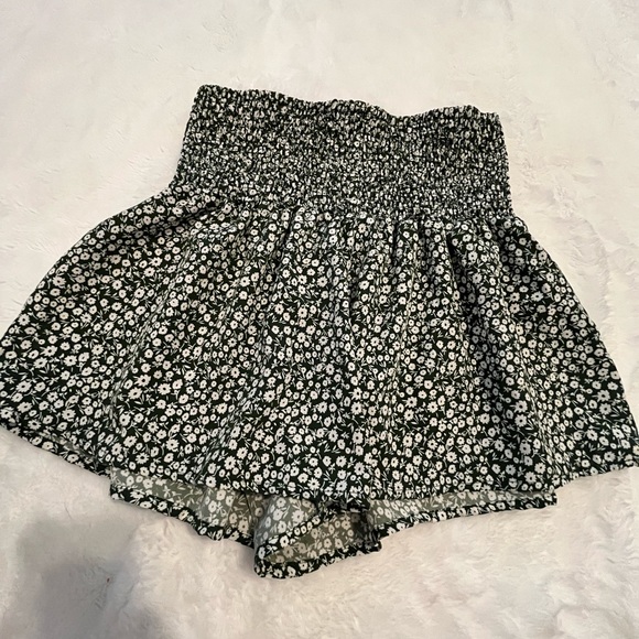 SHEIN size 6 / Medium shorts! - Picture 2 of 5